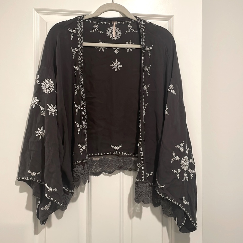 Free People Kimono embroidered / lace